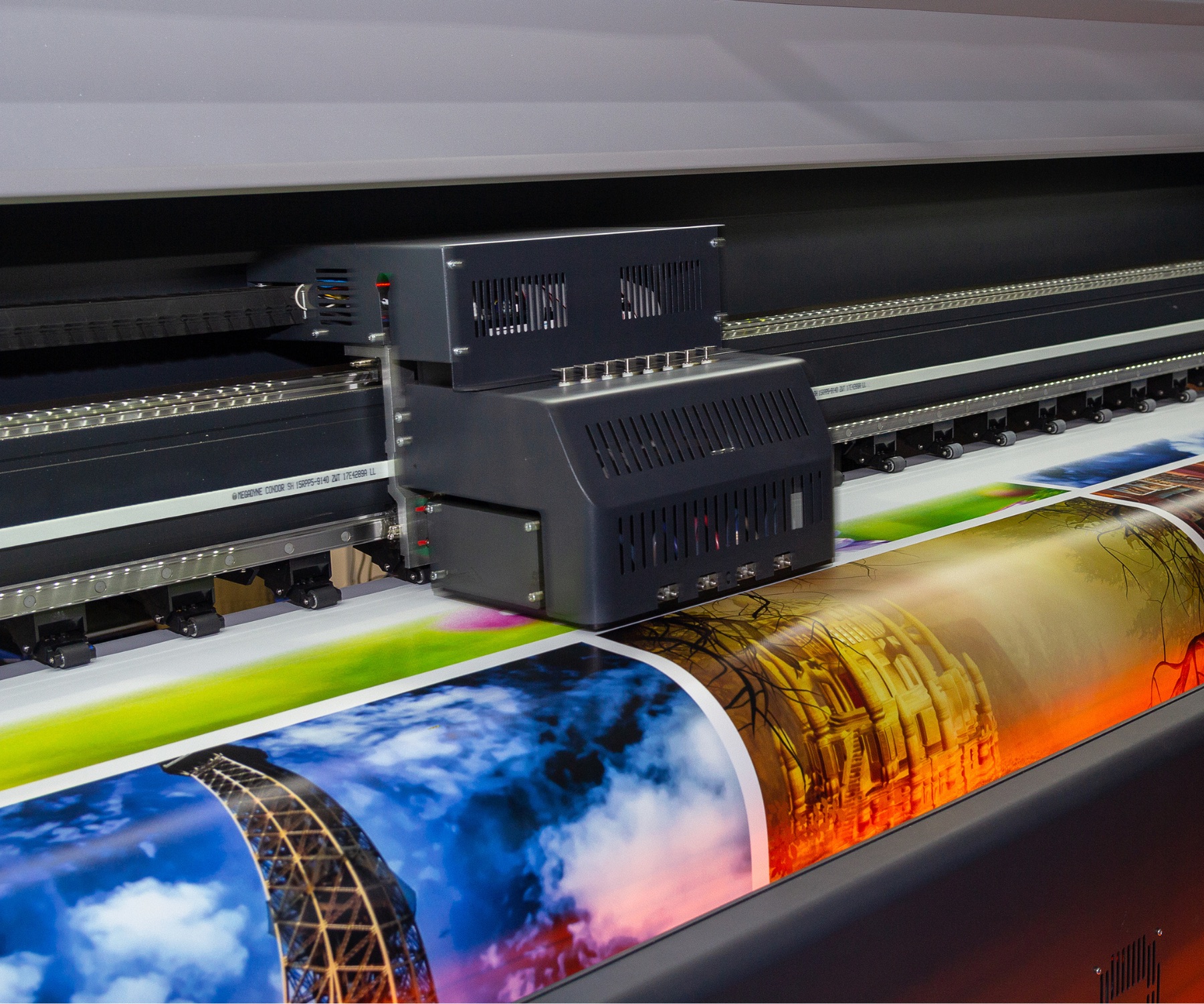 Large-format full-color banner production